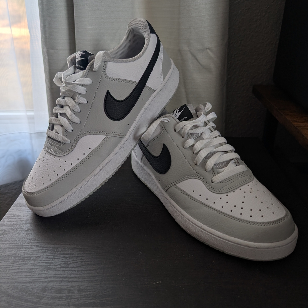 Nike Men's Black, Gray, and White Sneakers